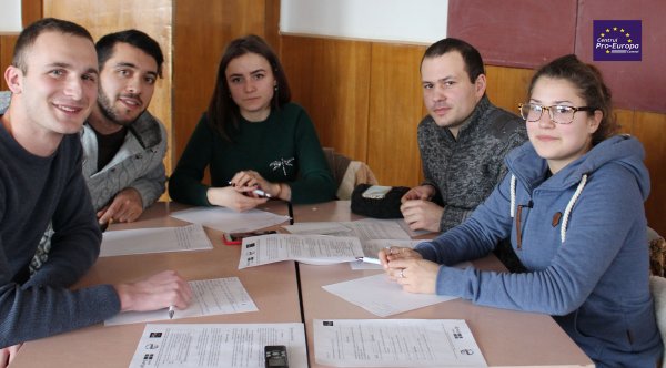 «Можно ли построить карьеру в Молдове?». Студенты в Тараклии дебатировали на эту тему