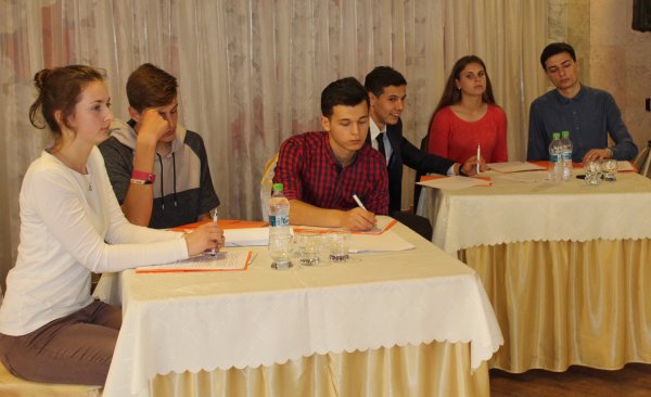 Молодежь из Гагаузии и Тараклии приняла участие в дебатах в честь Дня Европы