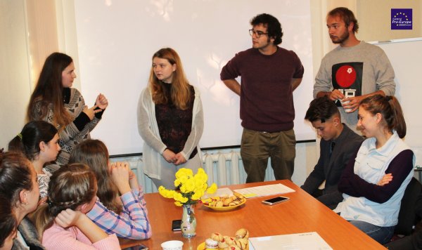 (ФОТО) Встреча с волонтерами комратского Евроклуба