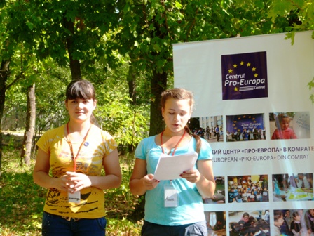Центр "Pro-Europa" в "Олимпийце" организовал социальную акцию ко Дню Европейских языков