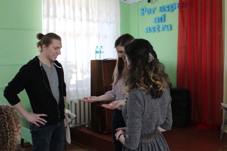 Волонтеры Вулканешт дебатируют об образовательных возможностях для молодежи