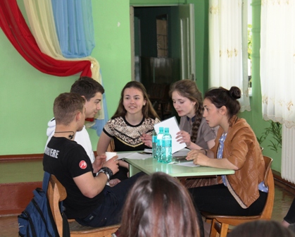 Выбор профессии и гендерные стереотипы - тема дебатов среди волонтеров Евроклуба Вулканешты
